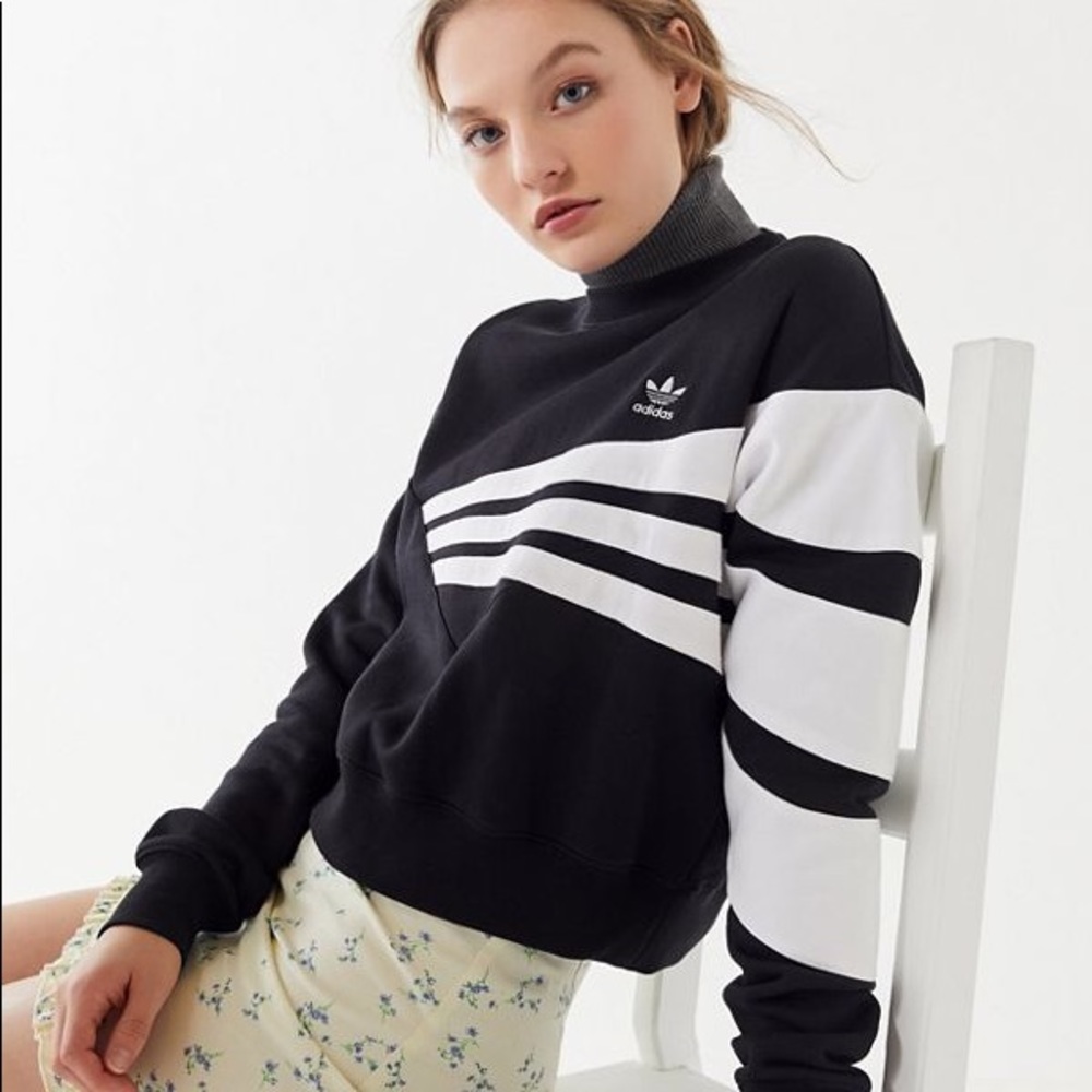 adidas Geometric 3-Stripes Cropped Sweatshirt